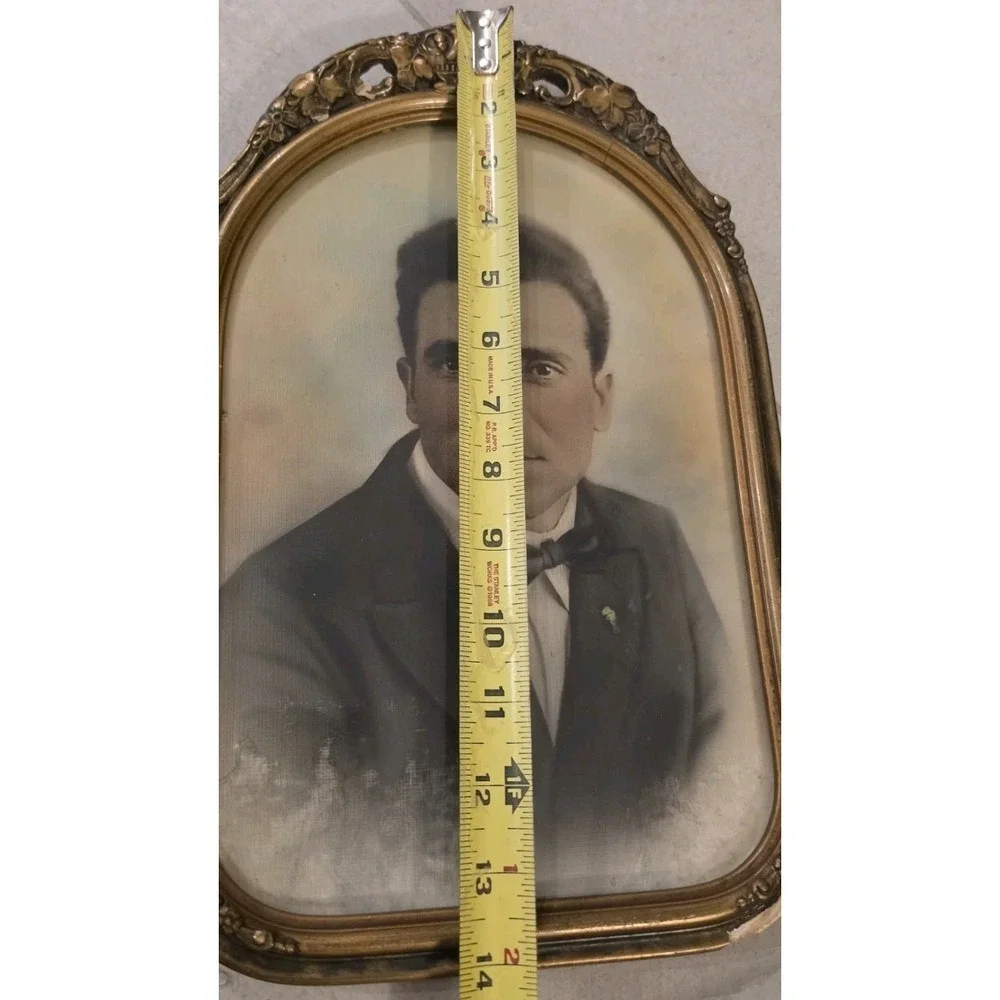 Antique Oval Convex Bubble Glass Portrait Picture Frame Gold Gilt Ornate 1900s